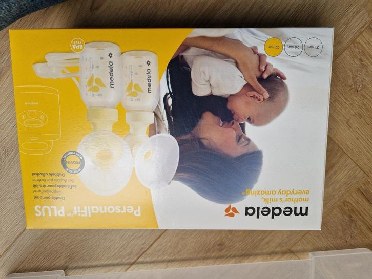 Medela dubbele pomp set, Kinderen en Baby's, Babyvoeding en Toebehoren, Zo goed als nieuw, Borstkolf, Ophalen of Verzenden