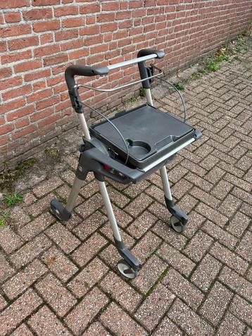 Rollator vooral gloednieuw beschikbaar voor biedingen