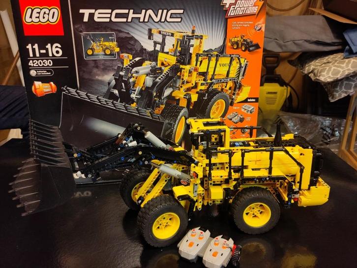 Lego Technic 42030 Volvo Wiellader shovel met af stands bed., Kinderen en Baby's, Speelgoed | Duplo en Lego, Zo goed als nieuw