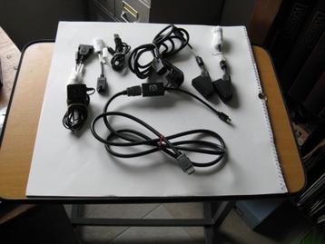 Verschillende snoeren van computer en printer en opladen etc beschikbaar voor biedingen