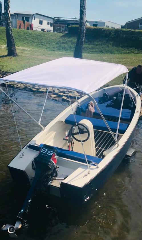 Polyester sloep met stuur en trailer, vaarklaar!, Watersport en Boten, Sloepen, Gebruikt, Tot 10 pk, 3 tot 6 meter, Buitenboordmotor