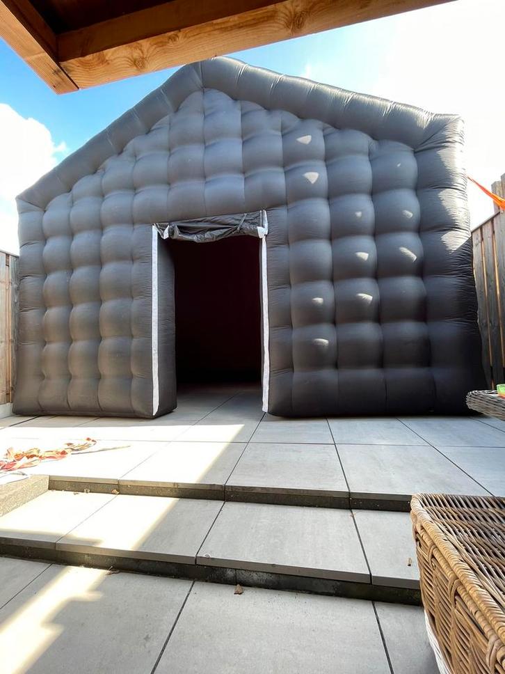 Opblaasbare nachtclub / partytent huren almere, Hobby en Vrije tijd, Feestartikelen | Verhuur, Verzenden