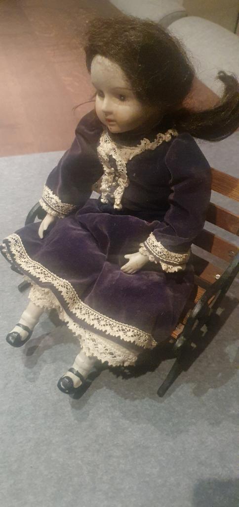 Pop op bankje, Verzamelen, Poppen, Pop, Ophalen of Verzenden