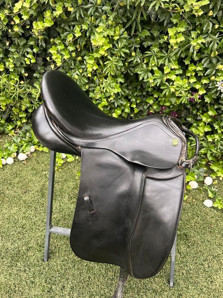 Massimo 17,5 inch dressuurzadel boom 36, Dieren en Toebehoren, Paarden en Pony's | Zadels, Gebruikt, Dressuur, Ophalen