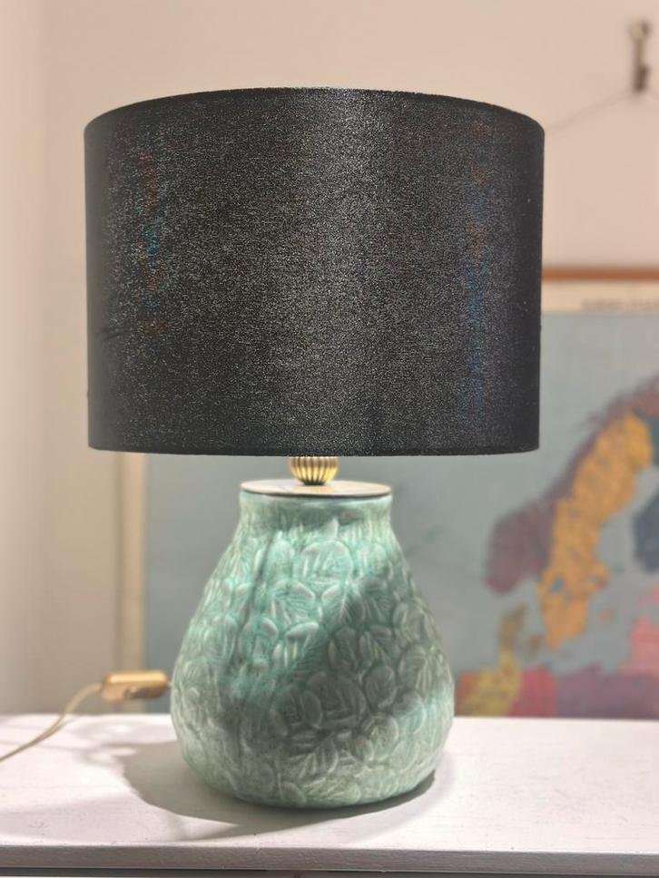 Unieke Vaaslamp met Zwarte Kap, Huis en Inrichting, Lampen | Tafellampen, Zo goed als nieuw, Minder dan 50 cm, Glas, Ophalen of Verzenden