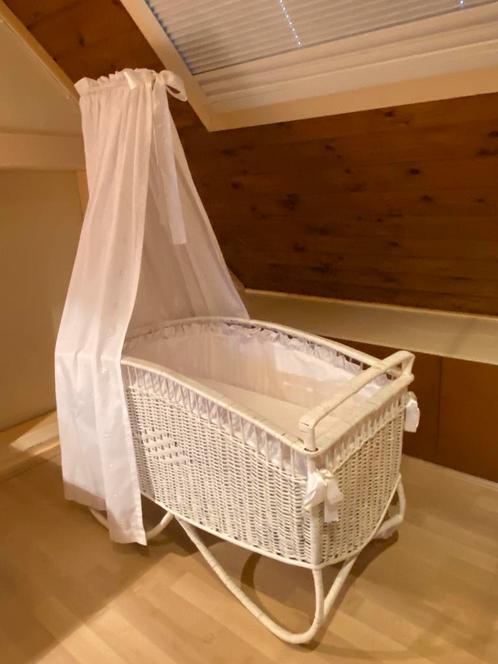 Antieke rotan wieg, Kinderen en Baby's, Babywiegjes en Ledikanten, Gebruikt, Wieg, Ophalen