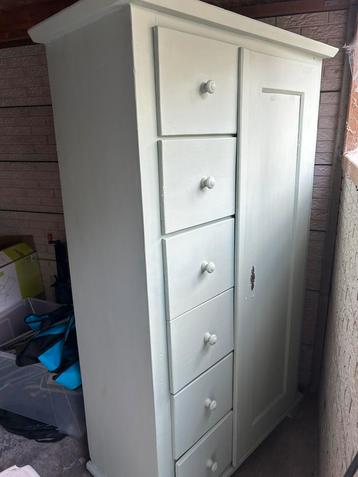 Brocante kast beschikbaar voor biedingen