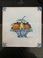 Antieke tegel met fruitmand, Ophalen of Verzenden