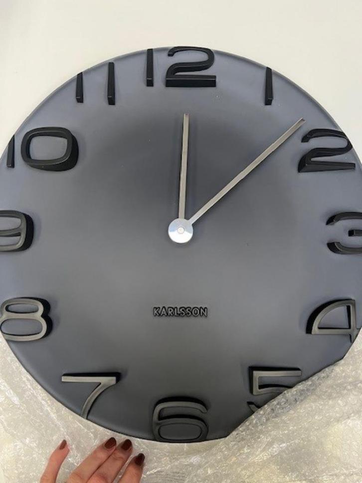 Wandklok Karsslon zwart 'on the edge", Huis en Inrichting, Woonaccessoires | Klokken, Nieuw, Wandklok, Ophalen of Verzenden