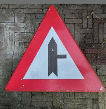 Verkeersbord,voorrang,Gevaars-aanduiding,driehoek,rood,BO 5 beschikbaar voor biedingen