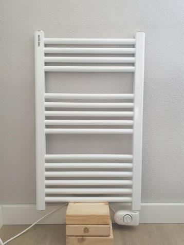 Kleine badkamer radiator 350W nieuw!