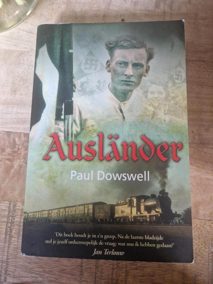Ausländer - Paul Dowswell, Tweede Wereldoorlog, Boeken, Romans, Zo goed als nieuw, Nederland, Ophalen of Verzenden