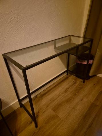 Stijlvol Tafel/Bureautje met Glazen Blad beschikbaar voor biedingen