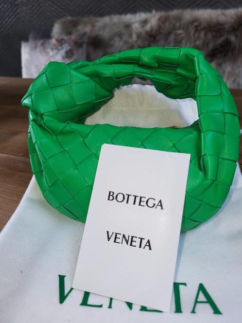 Bottega Veneta mini Jodie tas, Sieraden, Tassen en Uiterlijk, Tassen | Schoudertassen, Nieuw, Overige merken, Groen, Leer, Ophalen of Verzenden