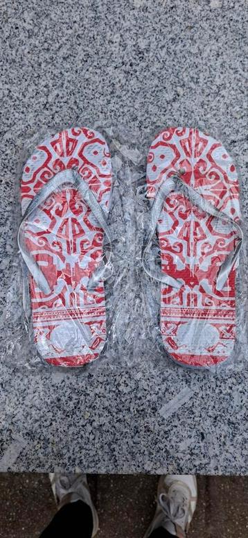 Teenslippers nieuw mt 9,5 beschikbaar voor biedingen