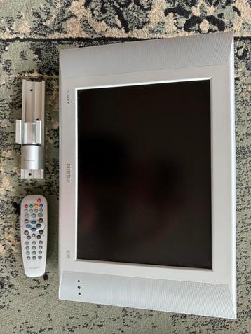 Philips televisie met muurbeugel (vogel) en afstandsbedienin beschikbaar voor biedingen