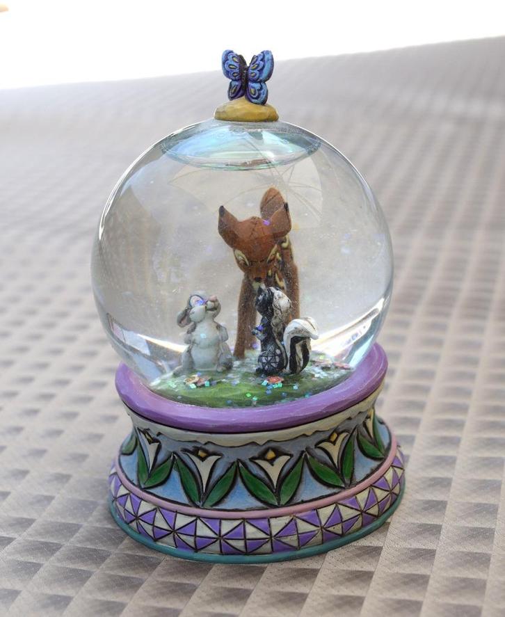 Handgemaakte sneeuwbol Disney Showcase Collection Bambi, Verzamelen, Disney, Nieuw, Beeldje of Figuurtje, Bambi of Dumbo, Ophalen of Verzenden