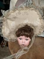 Prachtig poppenhoofdje met bonnet, Ophalen of Verzenden
