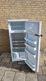 Koelkast merk Indesit. Met boven in een vries gedeelte., Witgoed en Apparatuur, Koelkasten en IJskasten, Ophalen, Gebruikt, 120 tot 140 cm