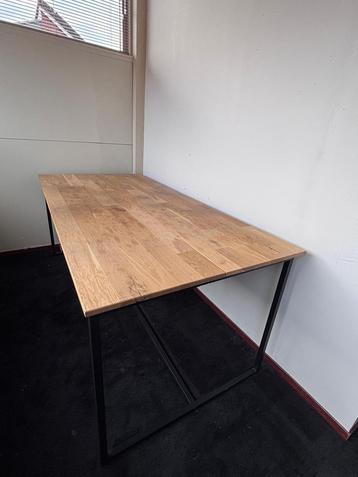 Eettafel met eikenblad 