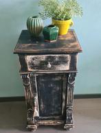 Brocante nachtkastje halkastje vintage zwart kralenhanger, Antiek en Kunst, Antiek | Meubels | Kasten, Ophalen