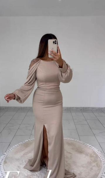 Beige Elegante Jurk met Split beschikbaar voor biedingen