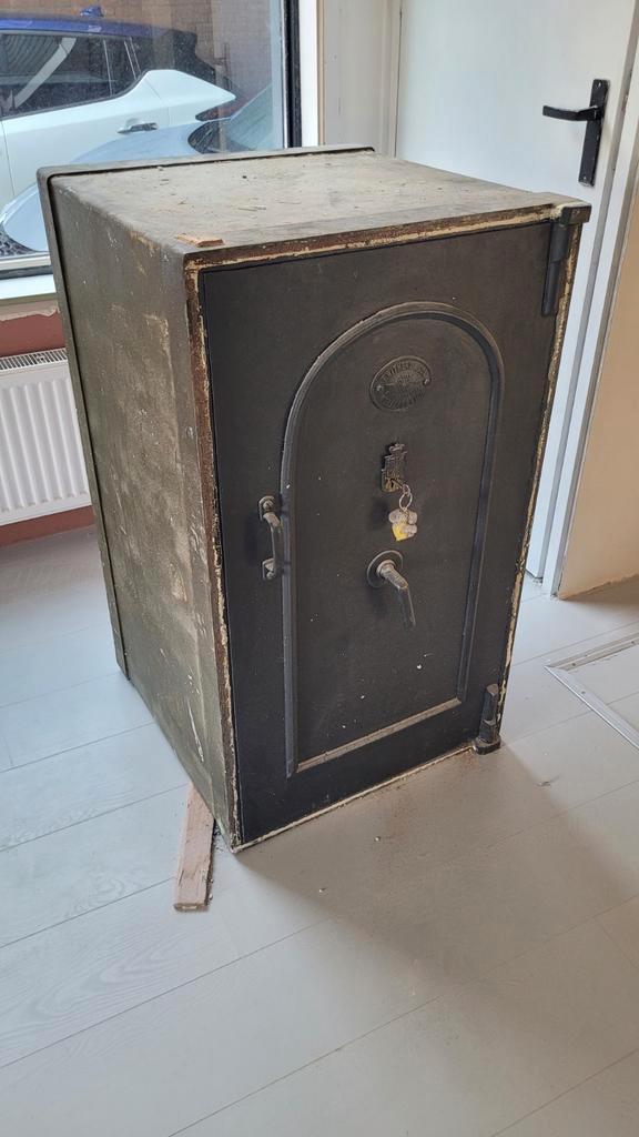 Antieke Brandkast / brandkluis - ca. 80 jaar oud, Antiek en Kunst, Antiek | Overige Antiek, Ophalen