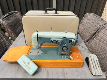 Vintage naaimachine  beschikbaar voor biedingen