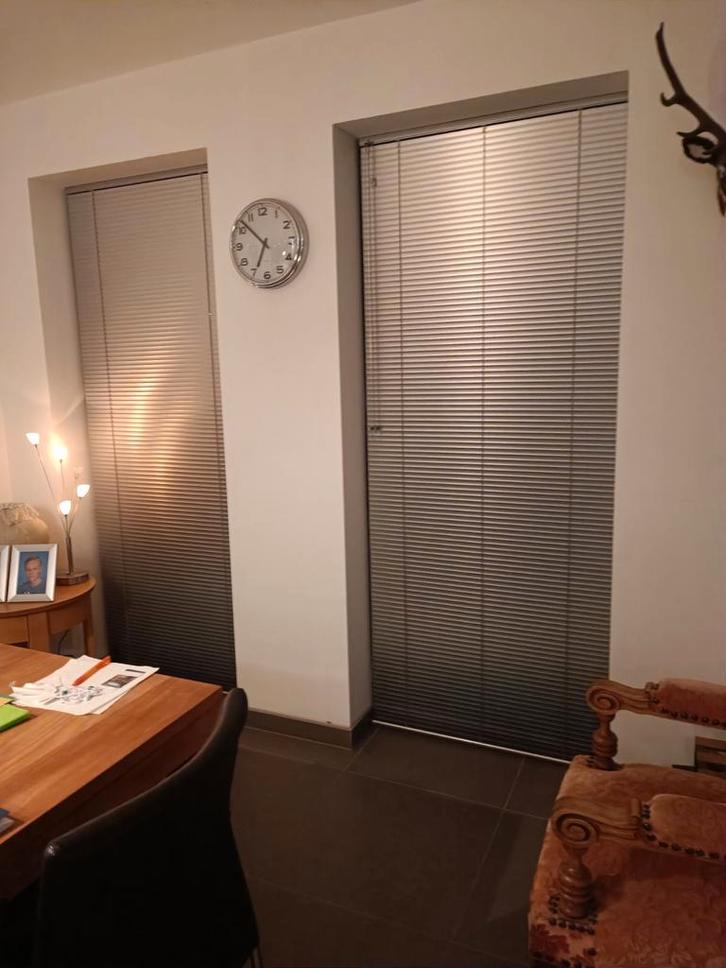 smalle aluminium jalouzien van Luxaflex, Huis en Inrichting, Stoffering | Gordijnen en Lamellen, Zo goed als nieuw, 200 cm of meer