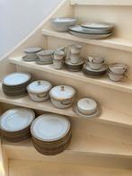 Feestelijk 12-persoons Hutschenreuther dinerservies, Antiek en Kunst, Antiek | Servies compleet, Ophalen