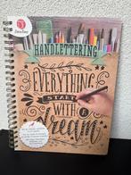 Handlettering tips en technieken, Boeken, Ophalen of Verzenden, Nieuw, Tekenen en Schilderen