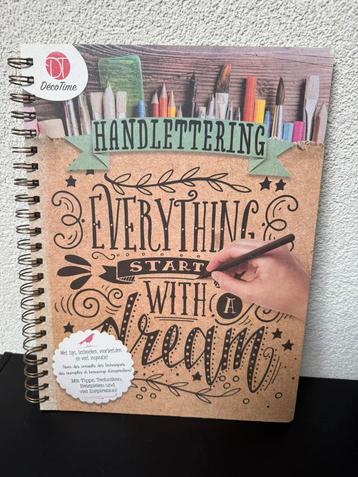 Handlettering tips en technieken beschikbaar voor biedingen