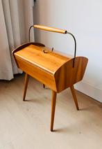 Mooi Vintage Naaikastje op conische pootjes, Ophalen, Minder dan 50 cm, 50 tot 75 cm, Teakhout