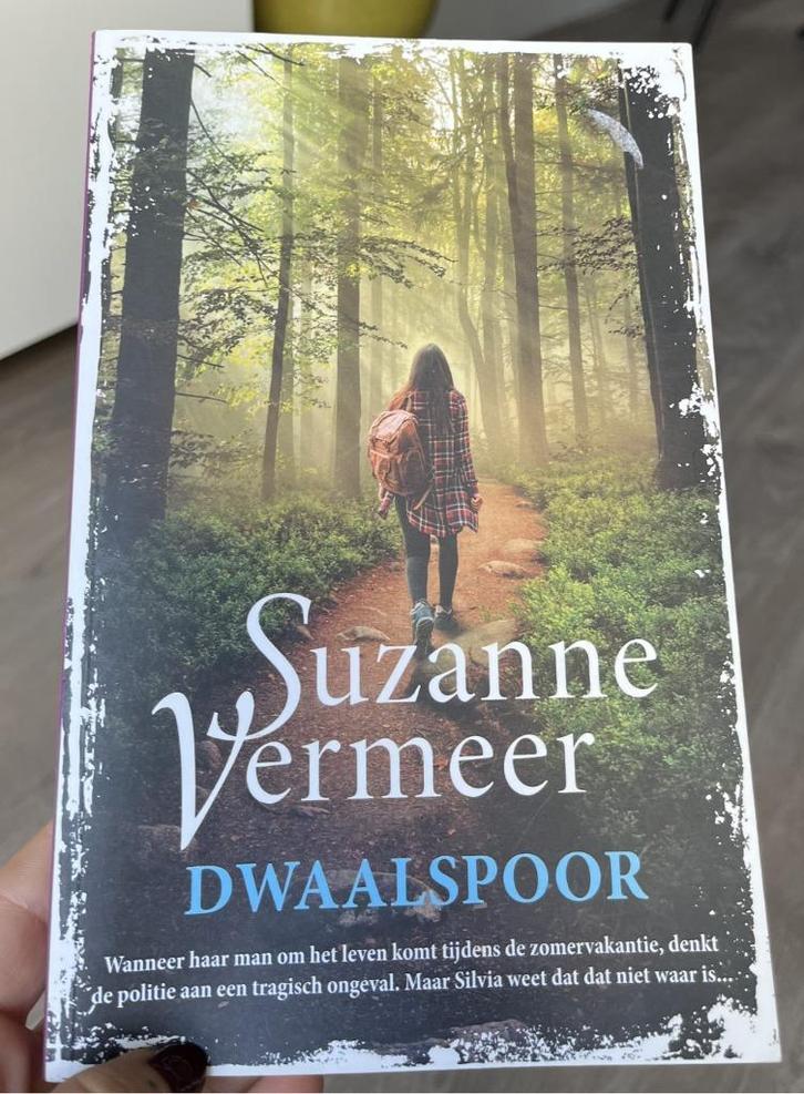 Dwaalspoor | Suzanne Vermeer | Boek | NL, Boeken, Thrillers, Zo goed als nieuw, Nederland, Ophalen of Verzenden