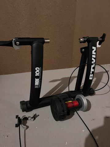 Fietstrainer Btwin beschikbaar voor biedingen