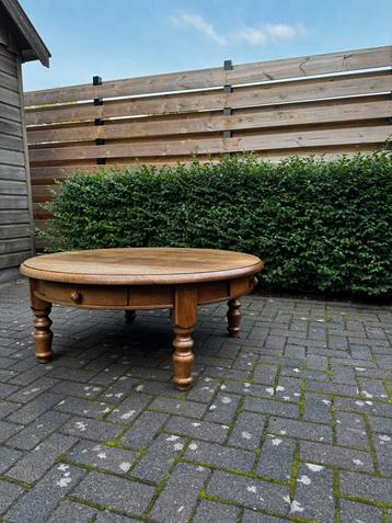 Eiken houten salontafel beschikbaar voor biedingen