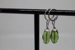 Oorringen met gedraaide groene glaskralen, Sieraden, Tassen en Uiterlijk, Oorbellen, Overige materialen, Hangers, Nieuw, Ophalen of Verzenden