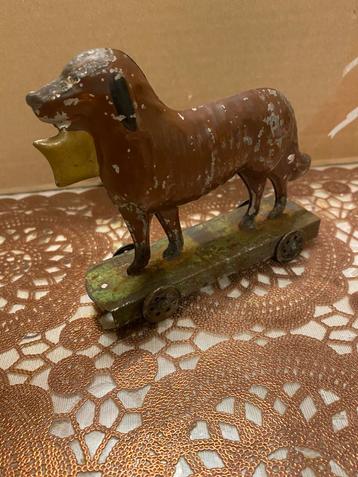 Hond op kar met wieltjes beschikbaar voor biedingen