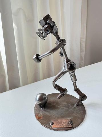 Metalen Kunstwerk - Hinz & Kunst voetbal poppetje beschikbaar voor biedingen