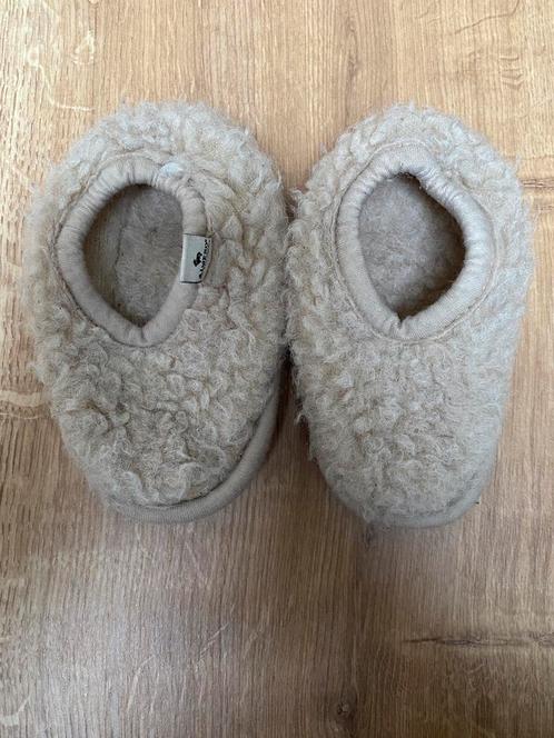 Beige Alwero slofjes, maat 23-24, Kinderen en Baby's, Kinderkleding | Schoenen en Sokken, Gebruikt, Overige typen, Jongen of Meisje