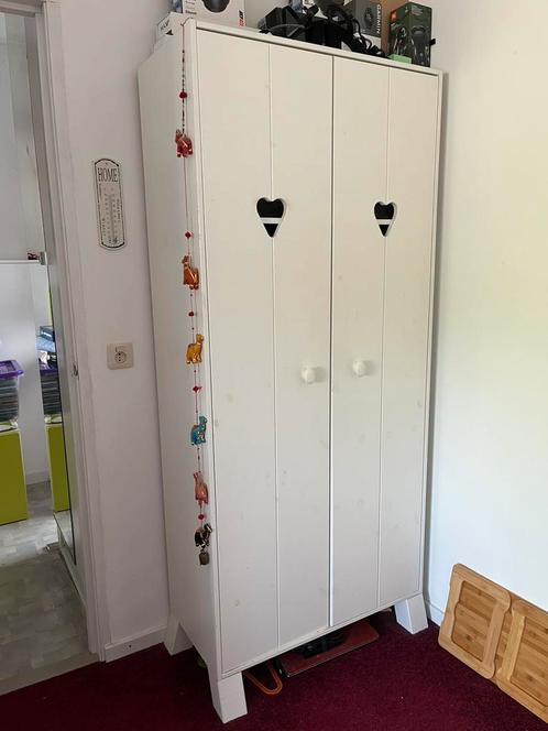 Leuke kledingkast inclusief kledinghangers, Kinderen en Baby's, Kinderkamer | Commodes en Kasten, Gebruikt, Kast, 105 cm of meer