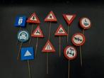 speldjes, verkeersborden, kunststof, jaren 60-70, Verzenden, Gebruikt, Overige onderwerpen, Speldje of Pin