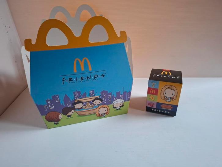 Phoebe Friends Duits McDonald's Happy Meal voor volwassenen, Verzamelen, Film en Tv, Nieuw, Tv, Actiefiguur of Pop, Ophalen of Verzenden