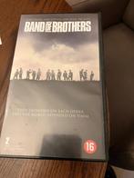 VHS: Band of Brothers compleet. 2 Cassettes/4 videobanden., Vanaf 16 jaar, Ophalen of Verzenden, Gebruikt, Overige genres