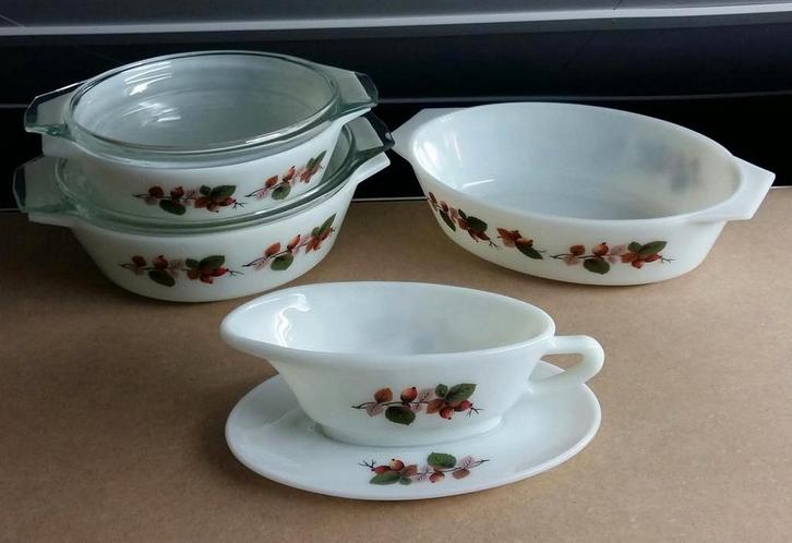 RETRO SERVIES SERIE ROZEBOTTEL, Verzamelen, Retro, Huis en Inrichting, Ophalen