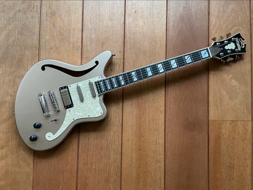 D'Angelico Deluxe Bedford SH Desert Gold, Muziek en Instrumenten, Snaarinstrumenten | Gitaren | Elektrisch, Zo goed als nieuw