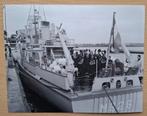 Foto marine: mijnenveger Hr Ms Grijpskerk 1956 overdracht, Verzenden, Marine, Nederland, Foto of Poster