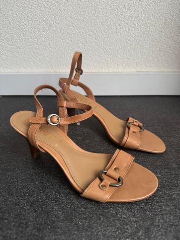 Vintage Y2K bruine leren sandalen muiltjes met gesp detail beschikbaar voor biedingen