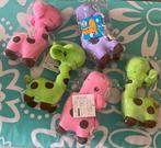 Leuke giraf knuffels in roze groen en paars met raamplakker, Ophalen of Verzenden, Nieuw