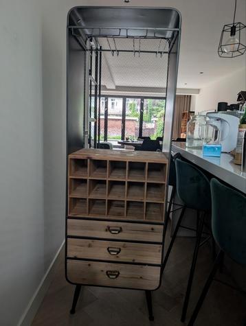 Loods 5 Kitchen Bar. Industrial and wood beschikbaar voor biedingen